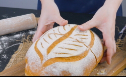 Selbstgebackenes Brot verzieren: Blattmuster