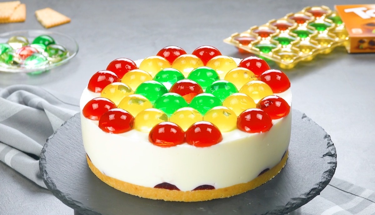 Frischkäsetorte mit Wackelpudding: Bunter Kuchenspaß - Leckerschmecker