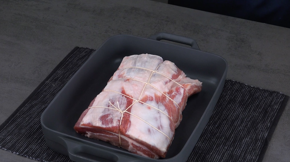 Saftiger Schweinerücken mit knusprigen Kartoffeln - Leckerschmecker