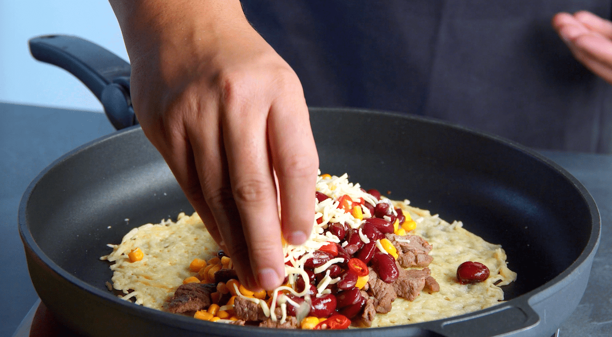 Gouda-Burrito wird belegt