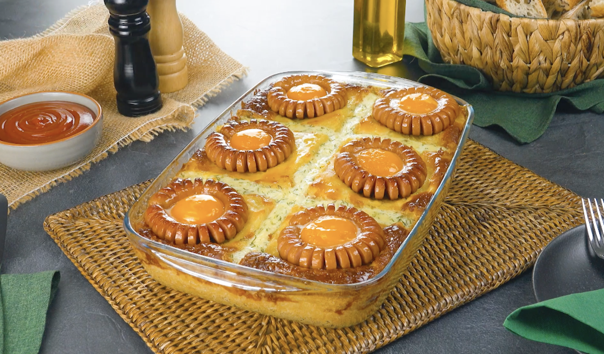Kartoffelauflauf mit Würstchen und Ei