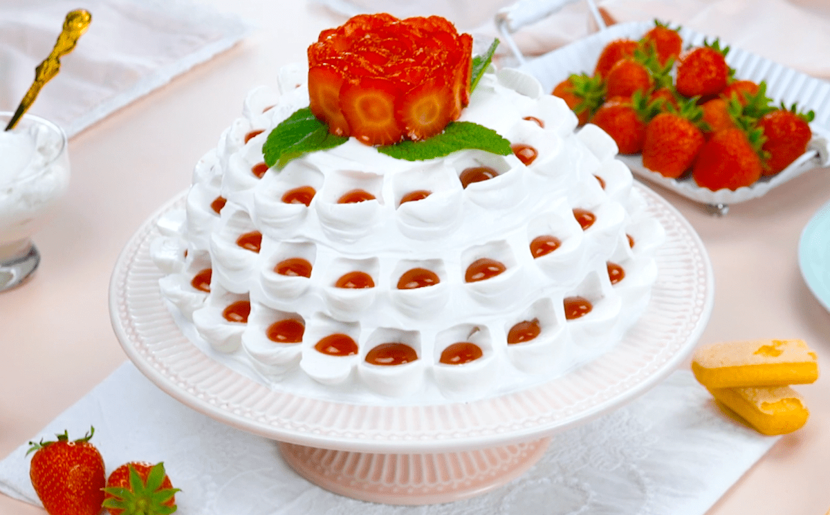 Erdbeerkuchen mit Löffelbiskuit und Mascarponecreme