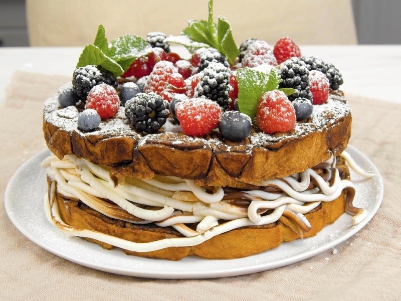 Kuchen: Diese Nutella-Torte mit Frischkäse und Beeren ist ein echter Hingucker!