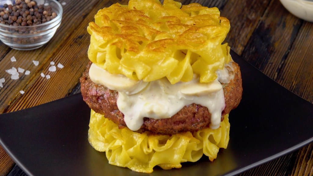 Nudel-Burger: Bœuf Stroganoff Burger mit Champignons