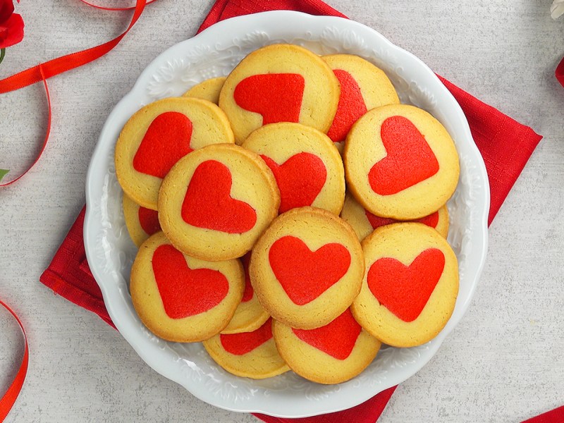 Herz-Plätzchen zum Muttertag: leckere Kekse aus Mürbeteig