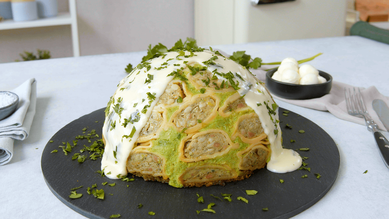 Maultaschen-Kuppel mit Lachs und Erbsenpüree - Leckerschmecker