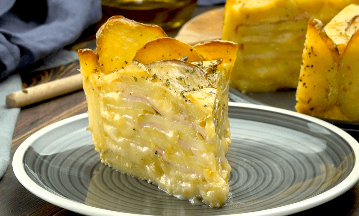 Herzhafter Kartoffelkuchen mit KÃ¤se und Schinken