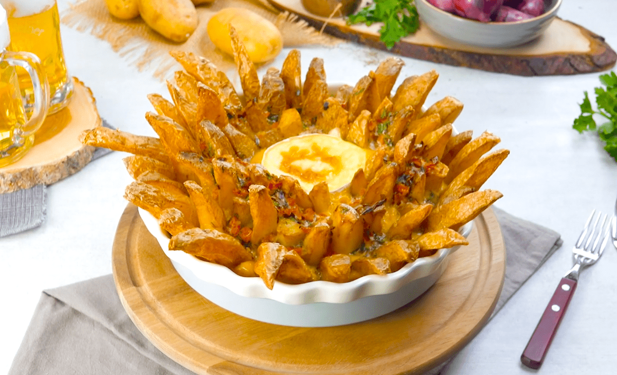 Frittata mit Kartoffelecken und Camembert