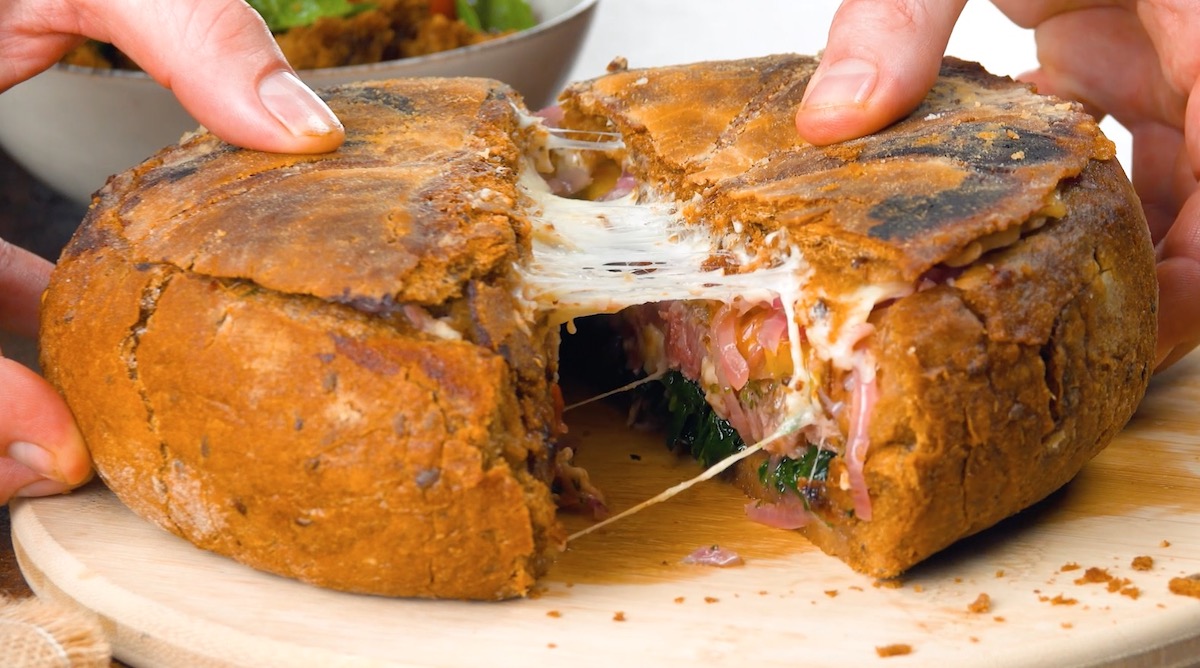 Gefülltes Brot mit Rindersteak und Babyspinat - Leckerschmecker