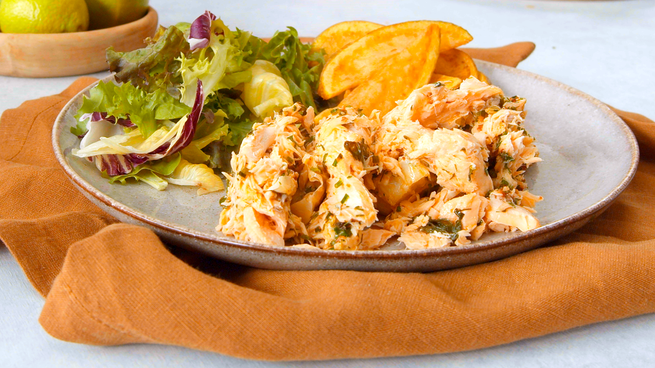 Butterweiche Lachs-Spinat-Rolle, im Salzteig gebacken - Leckerschmecker