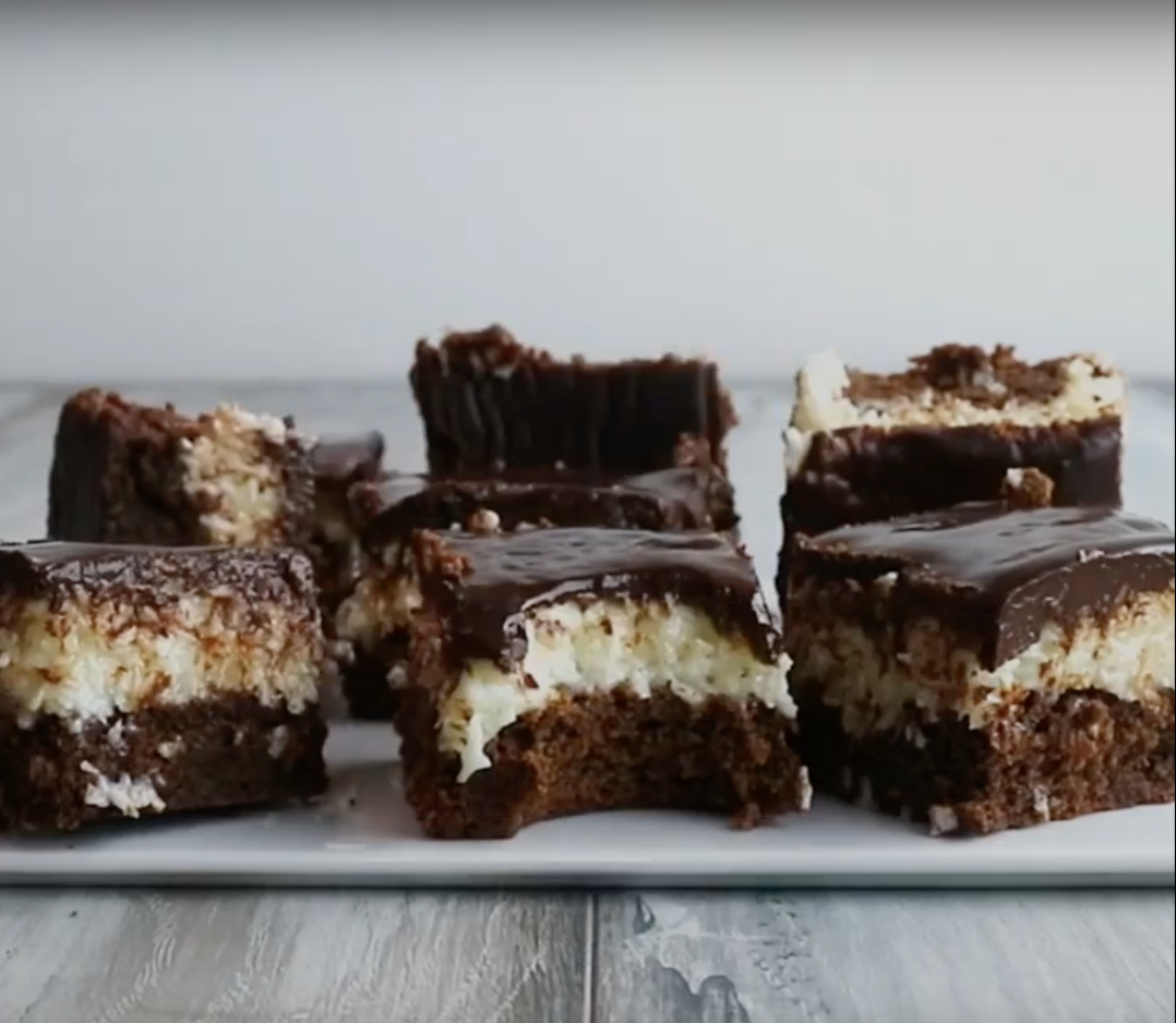 Für Schoko-Fans ein kleiner Feiertag: Kokos-Brownies mit dem Extra ...