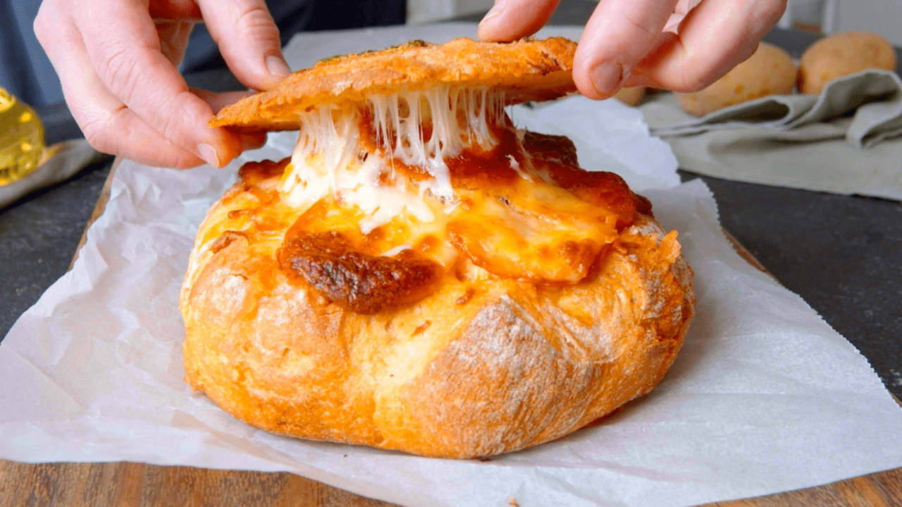 Gefülltes Brot mit Hähnchen, Kartoffeln und Spinat - Leckerschmecker