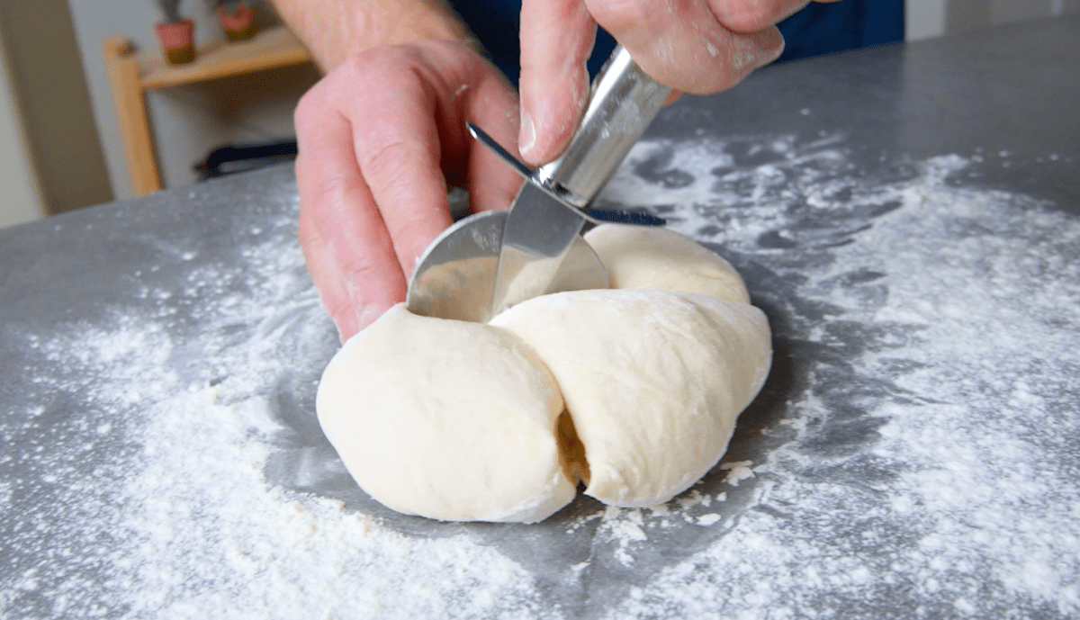 Pita-Brot wird selbst gemacht