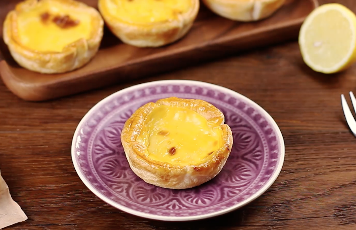 Portugiesisches PuddingtÃ¶rtchen aus BlÃ¤tterteig und feiner Zitronennote