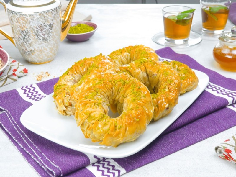Baklava-Donuts auf einem Teller