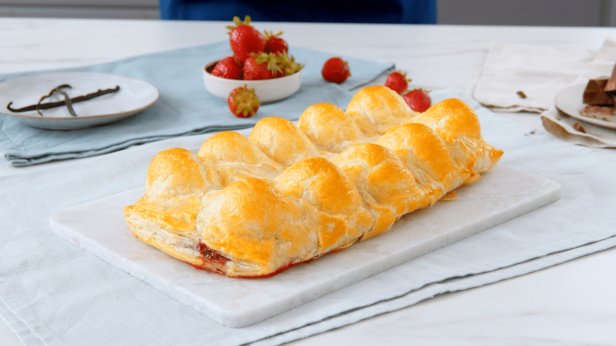 BlÃ¤tterteigkuchen mit Erdbeeren aus dem Eierkarton