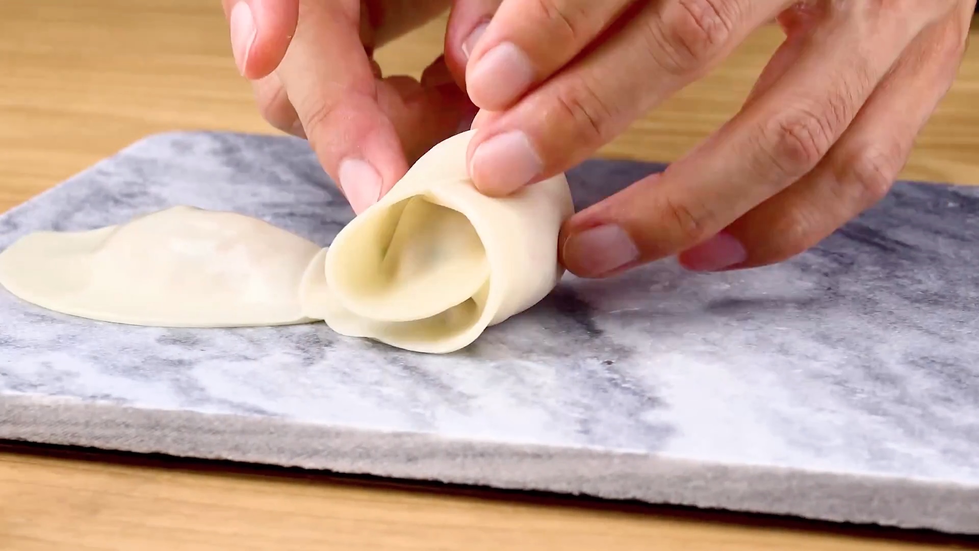 Gedämpfte Teigtaschen: original asiatisches Rezept für rosenförmige ...