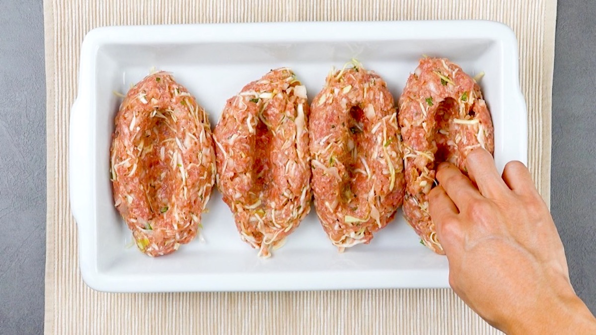 4 Boote werden aus Hackfleisch geformt
