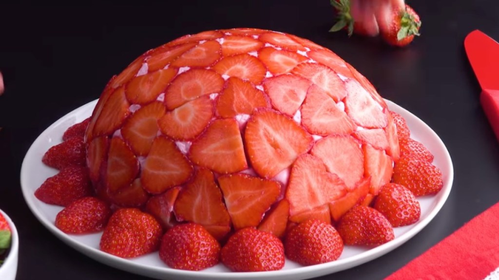 Kuchengenuss im Frühling: cremig leckere Kppeltorte mit Erdbeeren