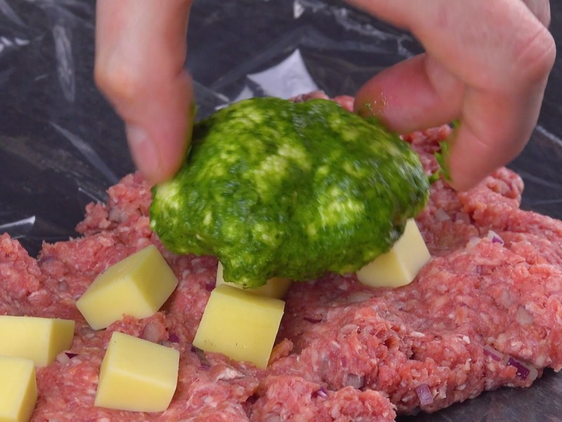 Hackbraten mit Blumenkohl- und Bärlauch-Füllung