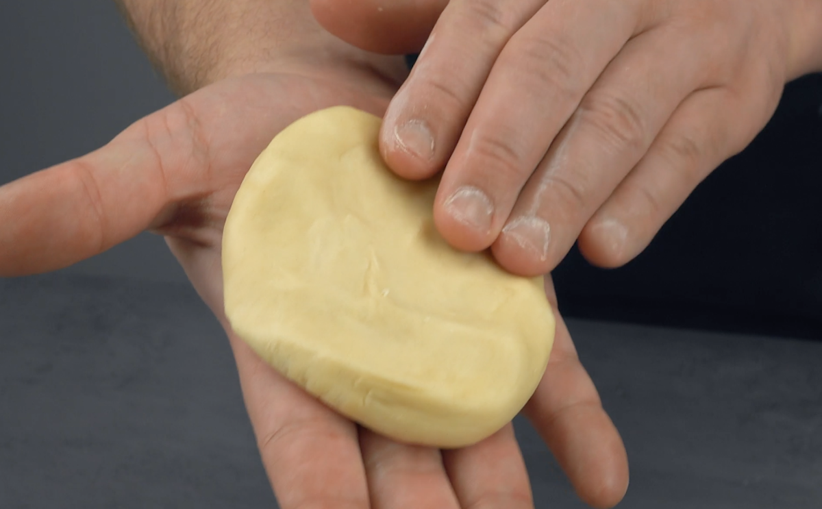 Ausgebackene Hähnchenkeulen mit Käse-Füllung - Leckerschmecker