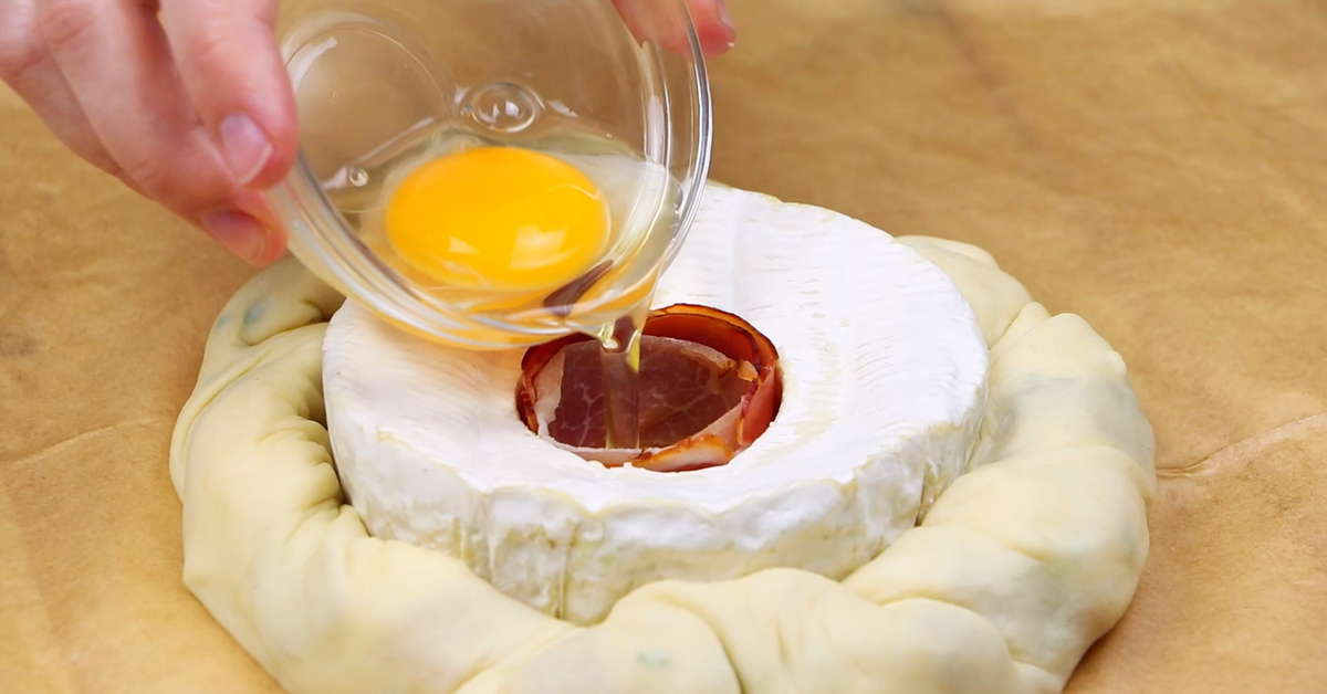 Schmackhaft und weich gebettet: das Camembert-Schinken-Nest ...