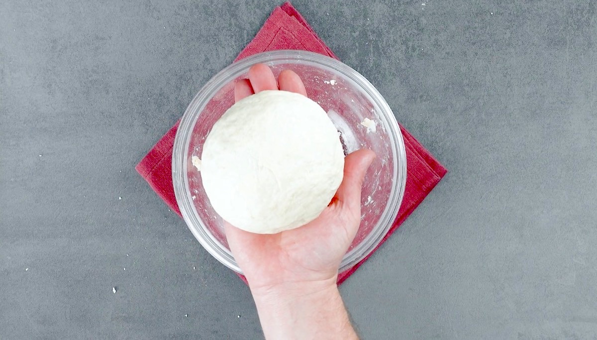 Pizzateig in Kugelform
