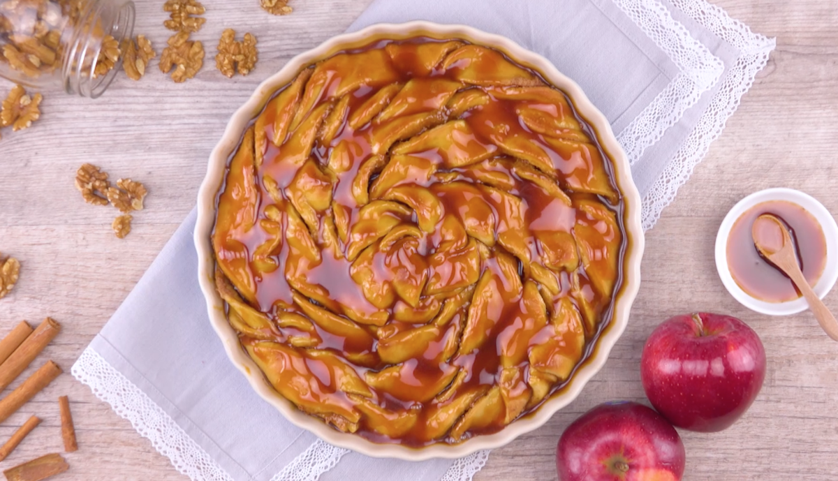 Saftiger Apfelkuchen mit Karamell