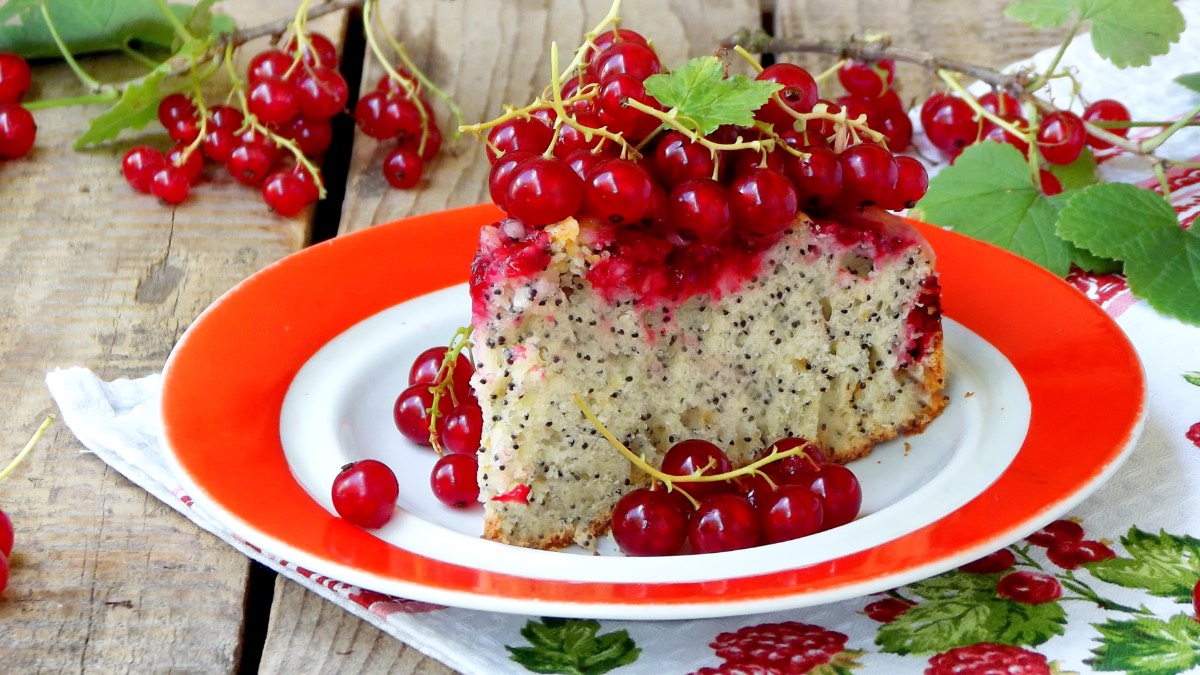 Mohnkuchen mit Johannisbeeren: die perfekte Kombination - Leckerschmecker