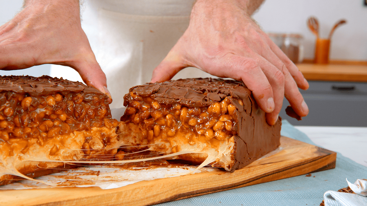 Riesiges Snickers mit Karamell und ErdnÃ¼ssen