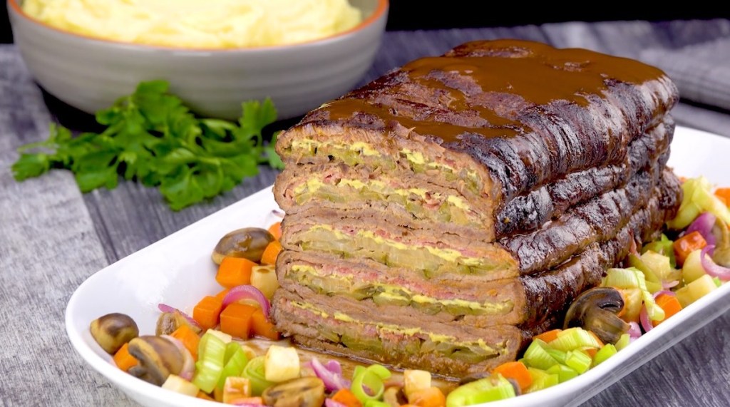 Hausmannskost deluxe: Dieser Rouladen-Schichtbraten begeistert