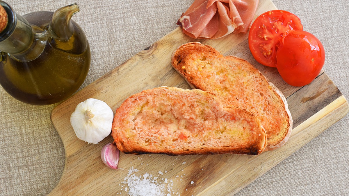 Pa amb oli: mallorquinisches Röstbrot mit Tomaten - Leckerschmecker
