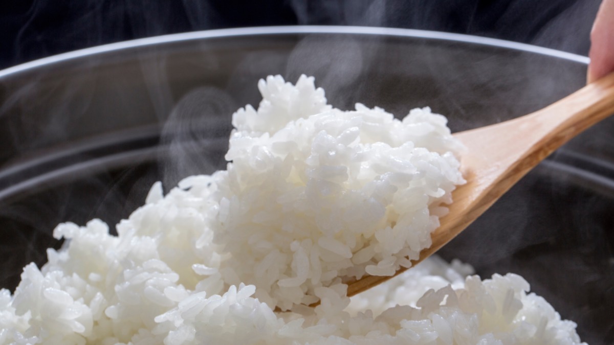 Gekochter Reis auf HolzlÃ¶ffel