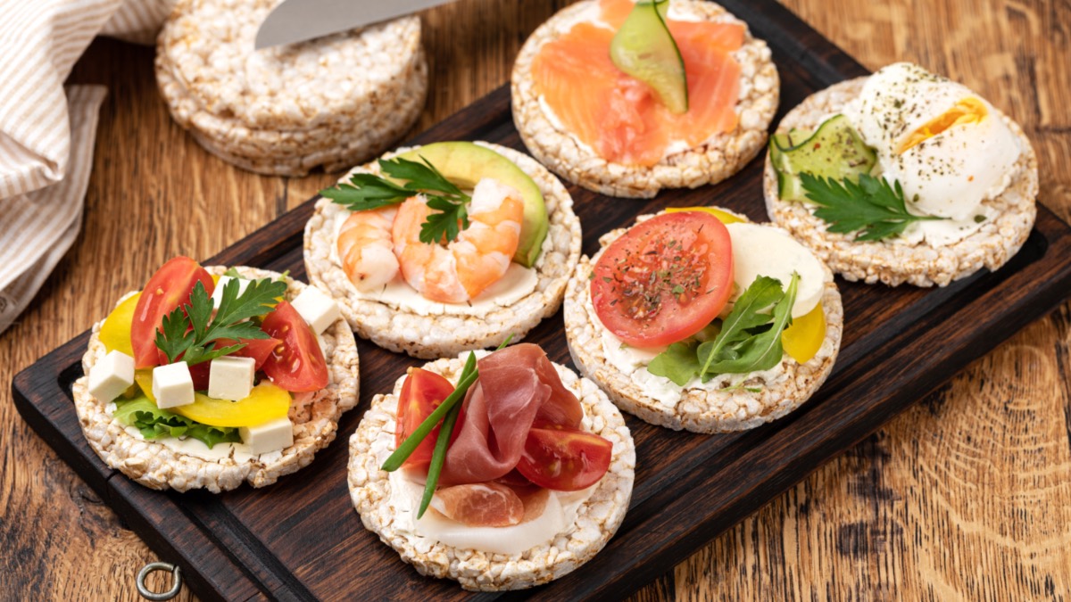 Reiswaffeln mit Frischkäse: der perfekte Snack - Leckerschmecker