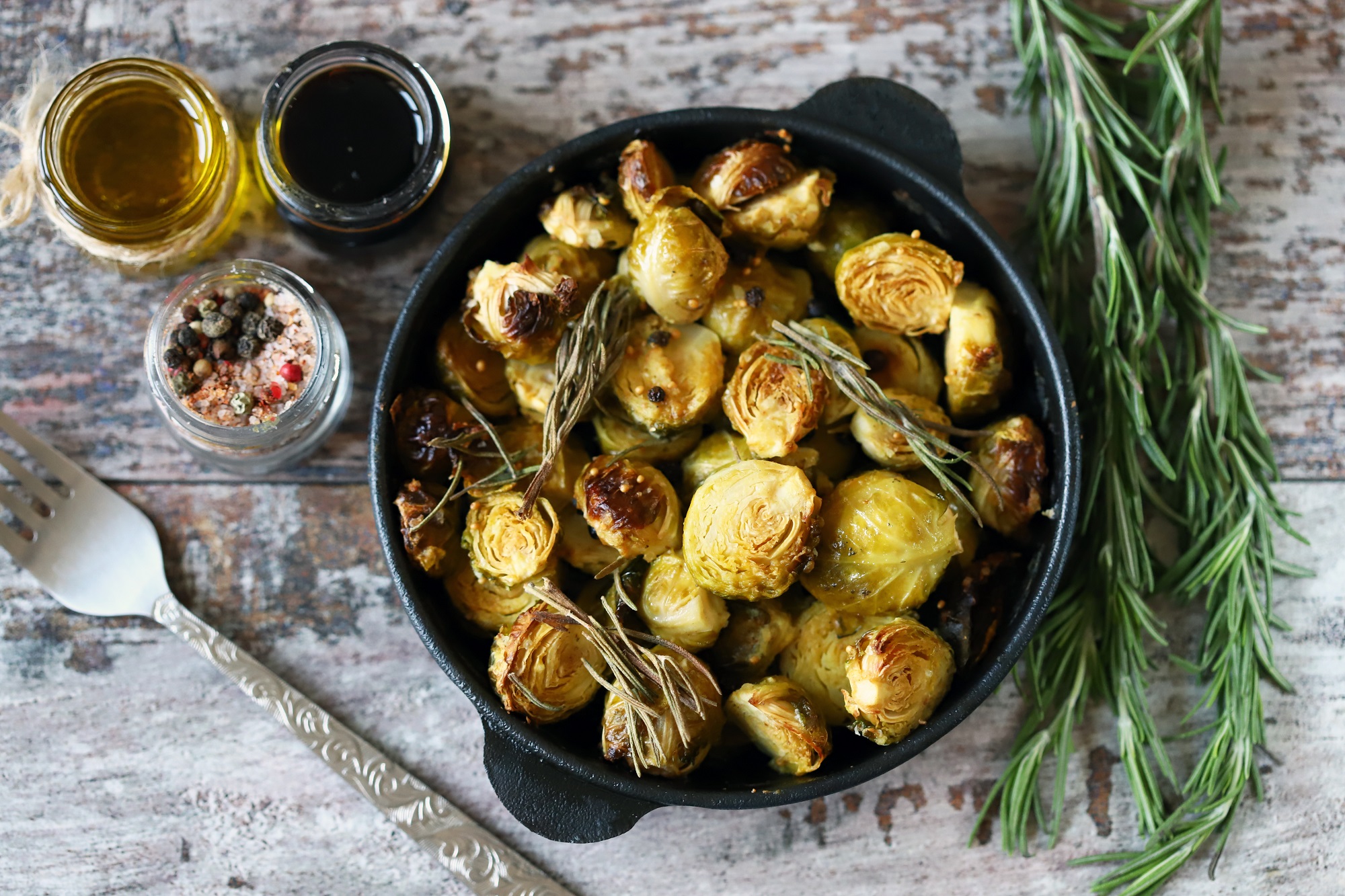 Gebackener Rosenkohl mit Balsamico und Ahornsirup: so gut - Leckerschmecker