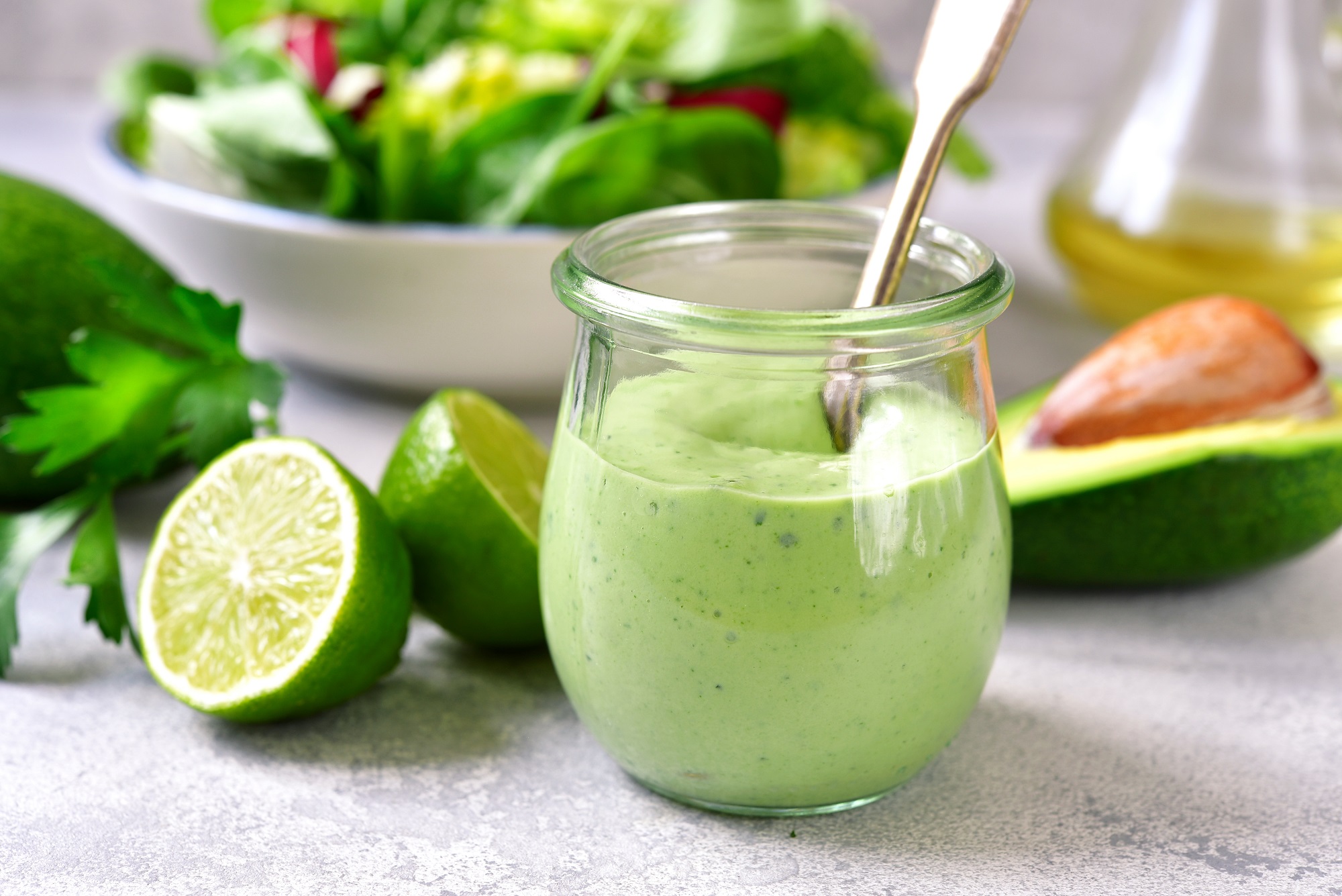 Avocado-Joghurt-Dressing: unsere absolut liebste Salatsoße ...
