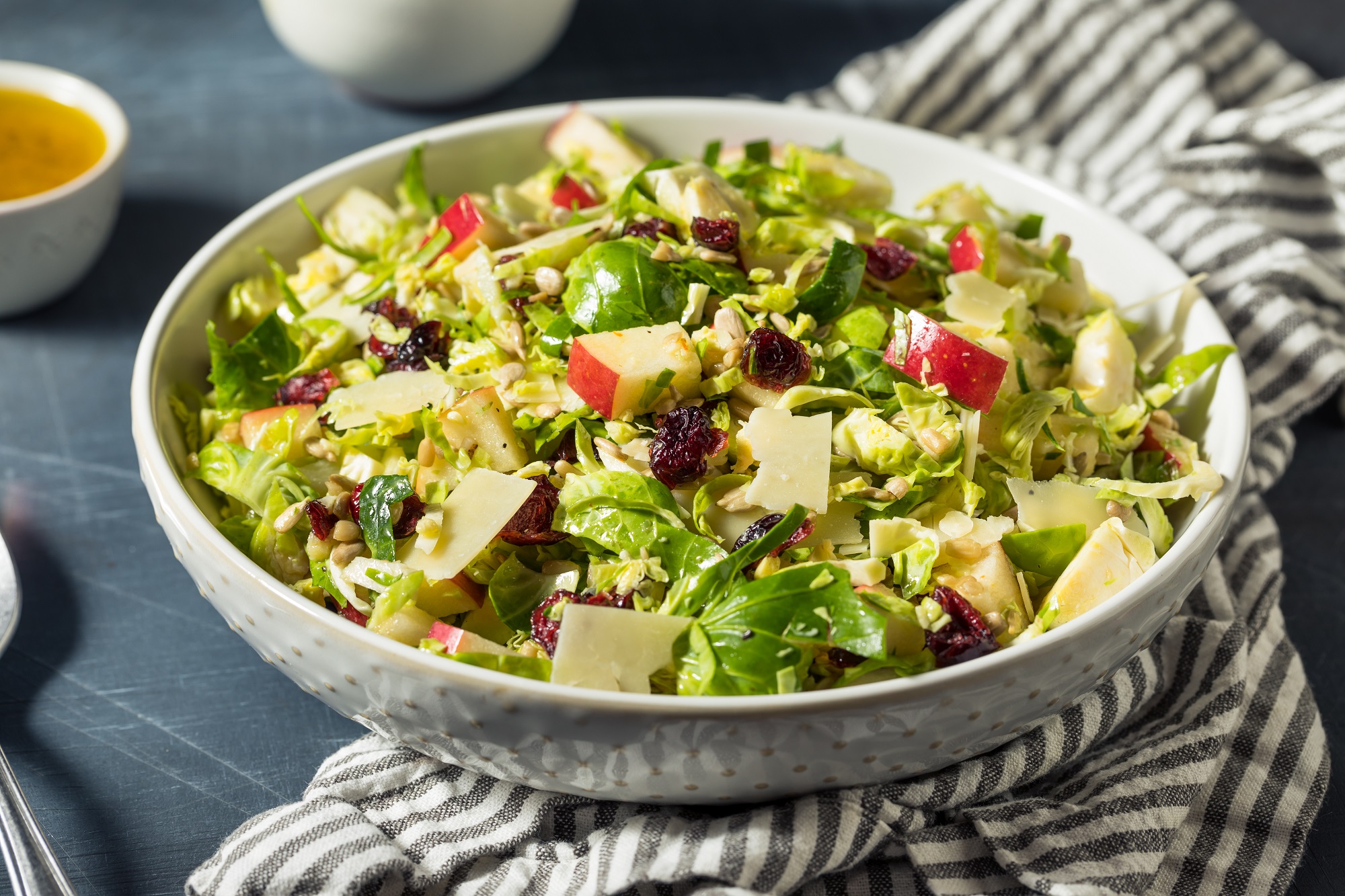 Was Leichtes für die Mittagspause: knackiger Spitzkohl-Salat ...