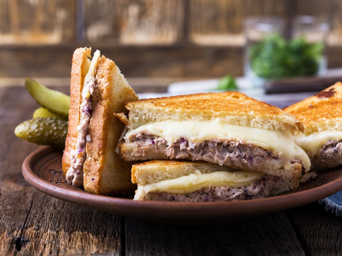 Tuna Melt Sandwich: dieses Thunfisch-Sandwich versetzt dich in ein amerikanisches Diner