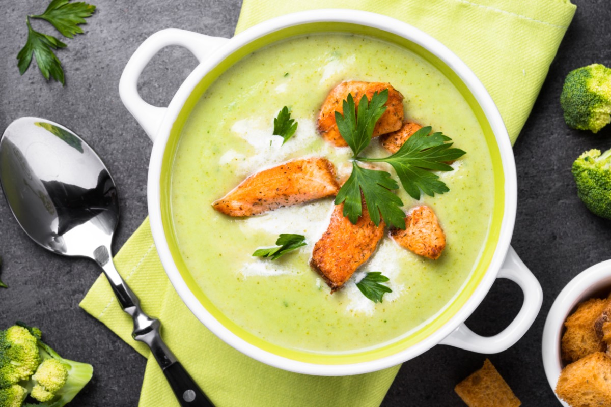 Brokkolisuppe mit Lachs: leicht zubereitet und lecker cremig ...