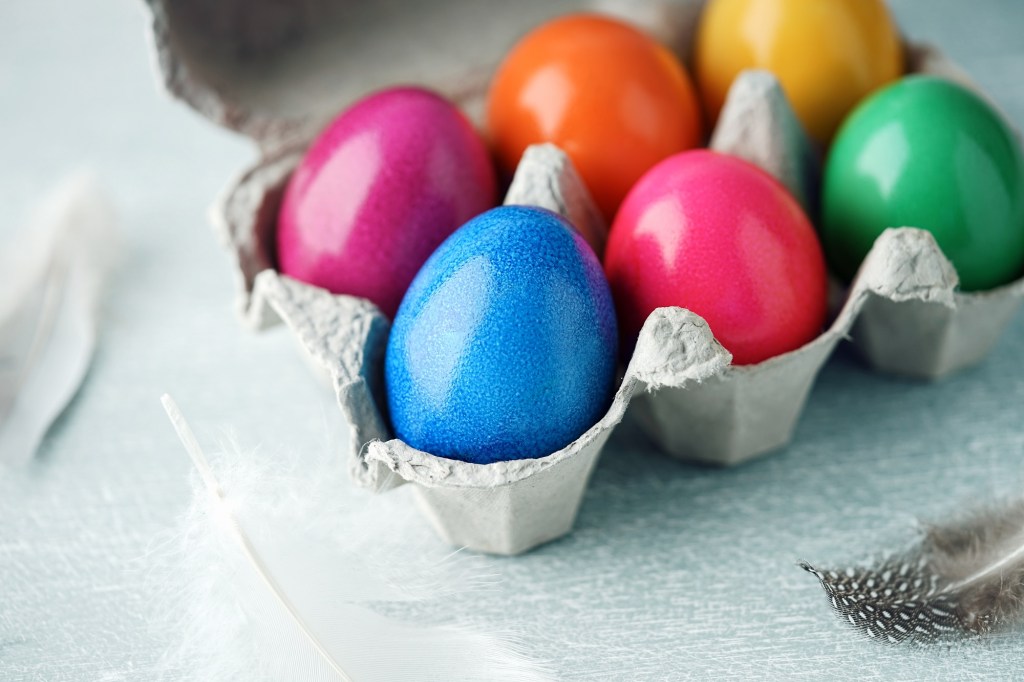 Vorsicht Gesundheitsrisiko: Darum solltest du keine gefärbten Eier im Supermarkt kaufen