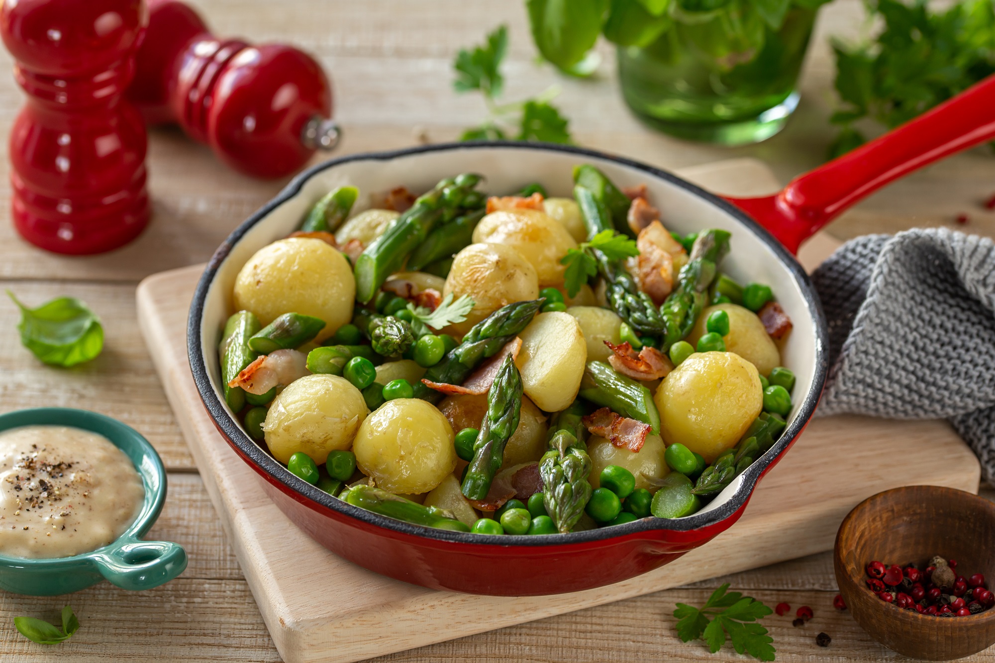 Kartoffel-Spargel-Pfanne: Spargelküche leicht gemacht - Leckerschmecker