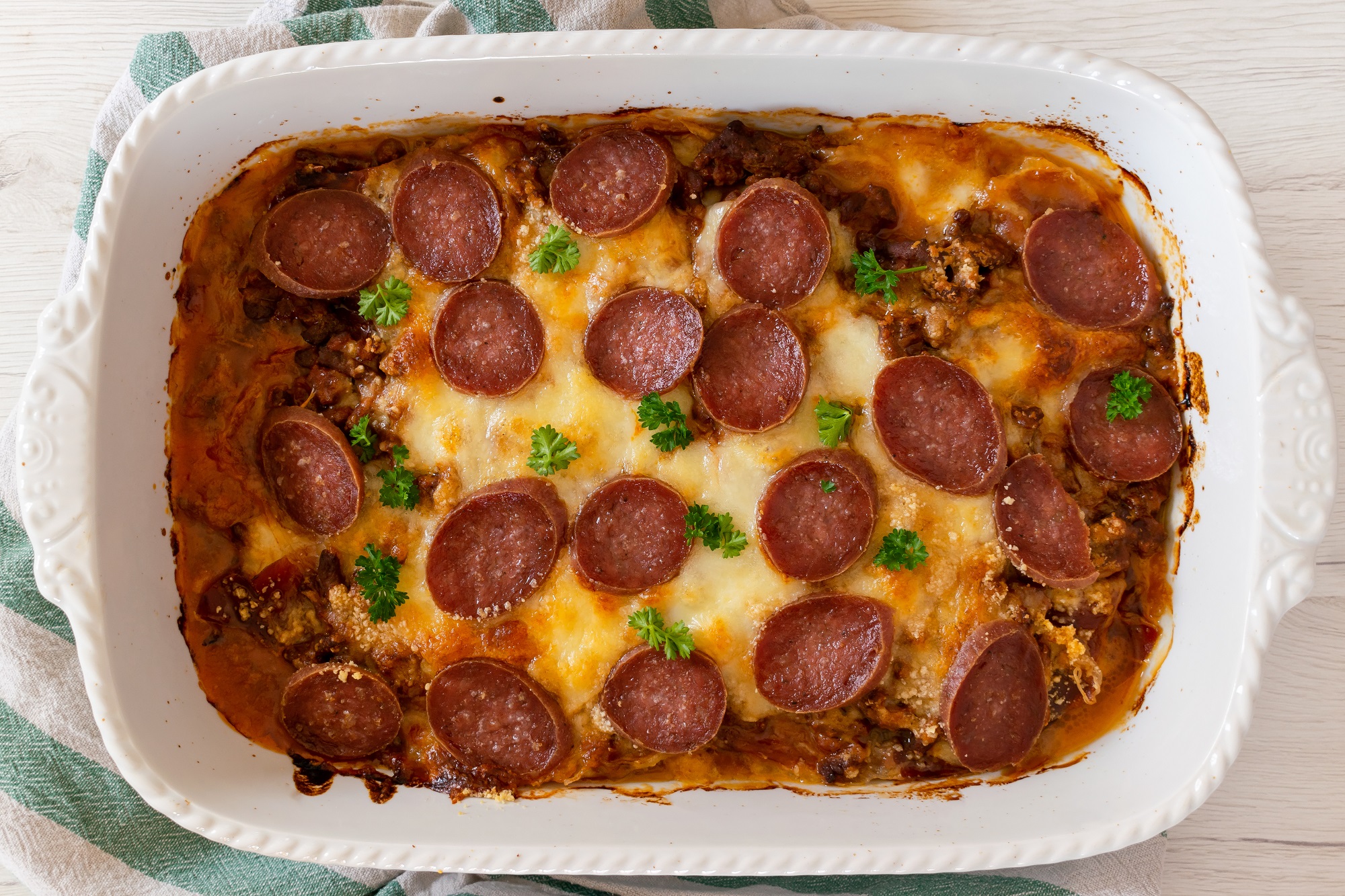 Pizza-Auflauf mit Hackfleisch und Käse: unwiderstehliches Rezept ...