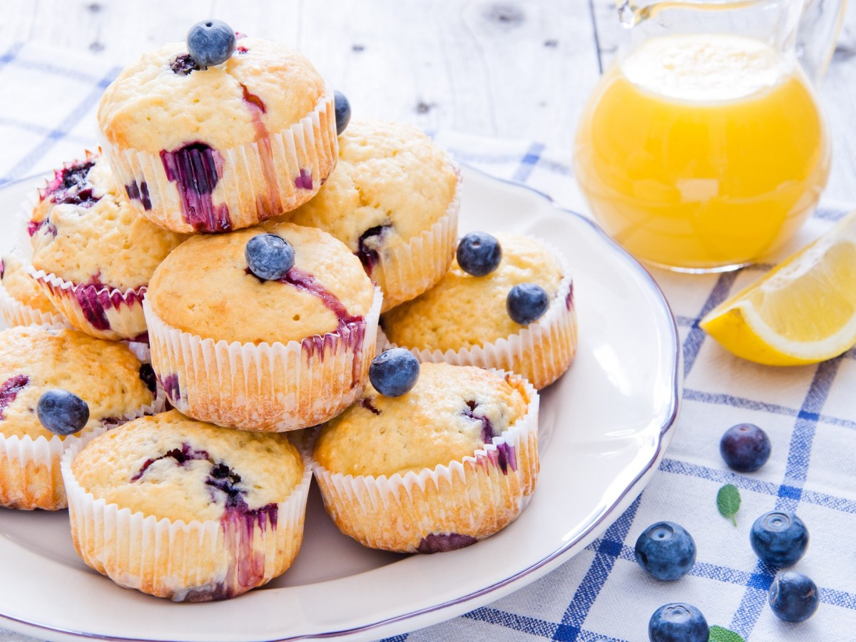 Kuchen im handlichen Format: Blaubeer-Buttermilch-Muffins