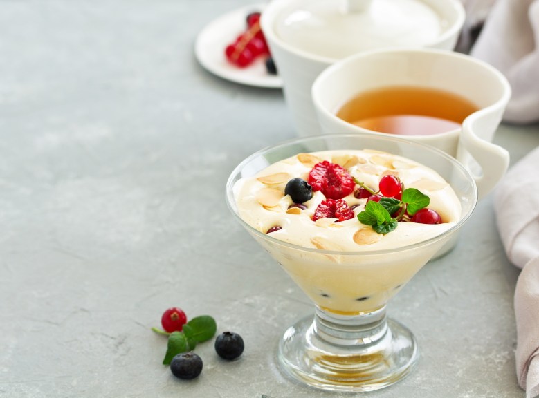 Eierlikör-Mousse aus 4 Zutaten: festliches Dessert für Ostern