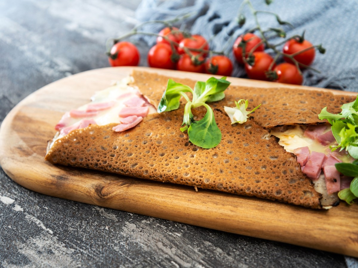 Galette mit Schinken und Käse.