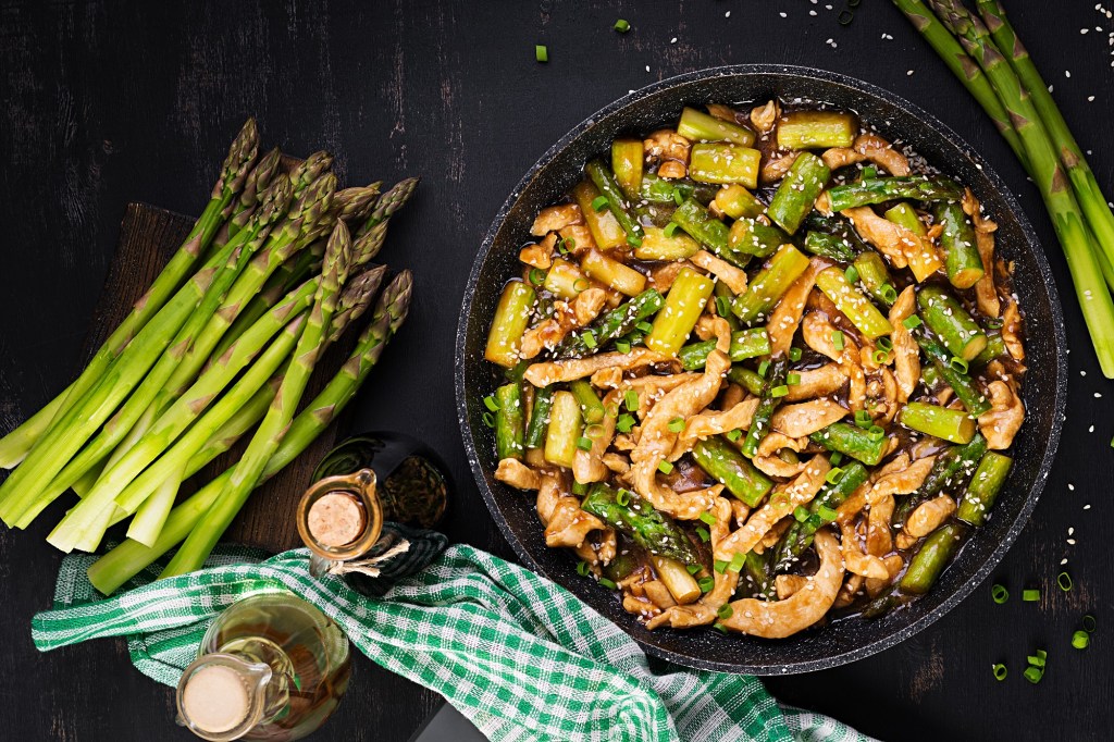 Asiatische Spargel-Hähnchen-Pfanne