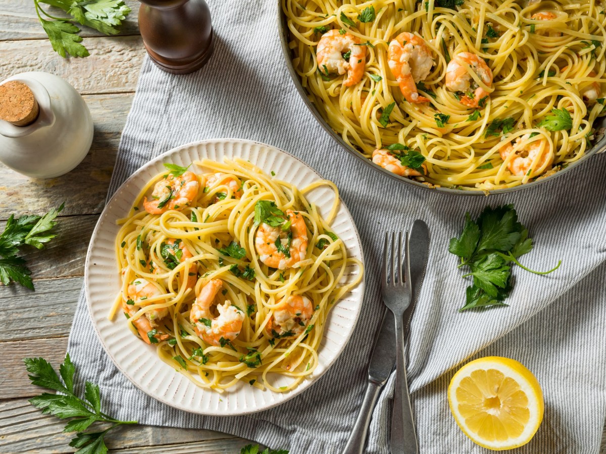 Das Nudelgericht für warme Tage: Zitronen-Spaghetti mit Garnelen
