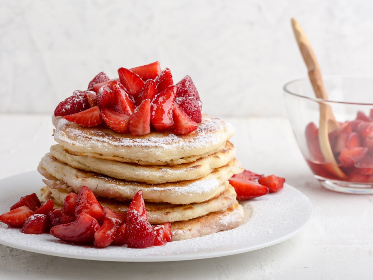 Erdbeer-Pfannkuchen: edles Frühstück am Frühlingsmorgen
