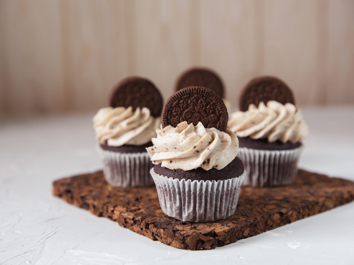 Kleine Kuchen: Rezept für Oreo-Cupcakes mit süßem Geheimnis