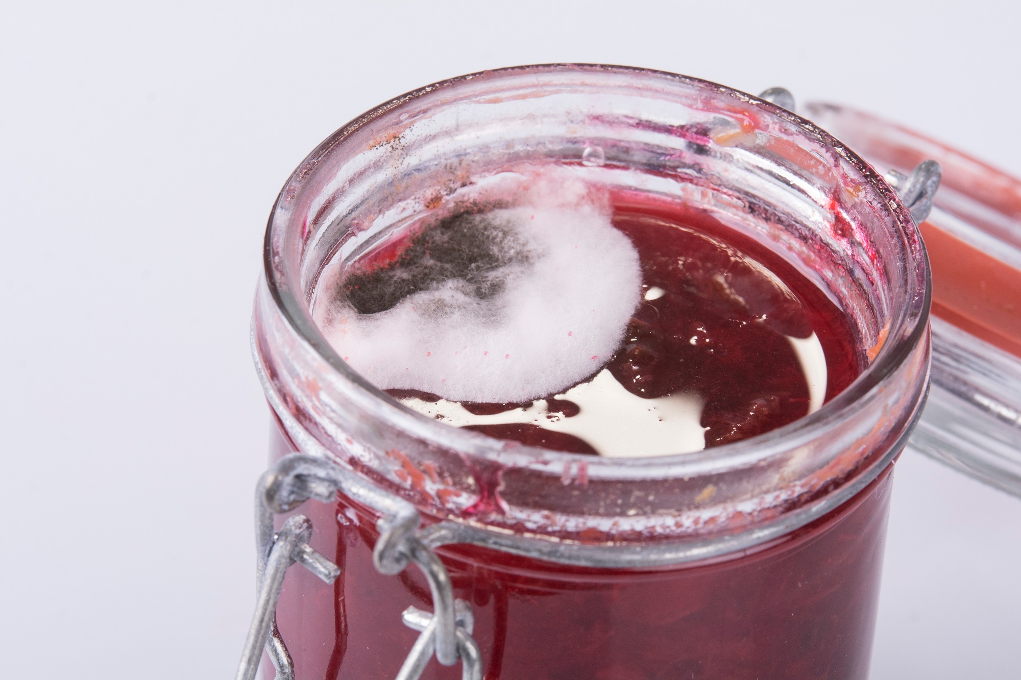 Schimmel auf der Marmelade? Das musst du jetzt tun - Leckerschmecker
